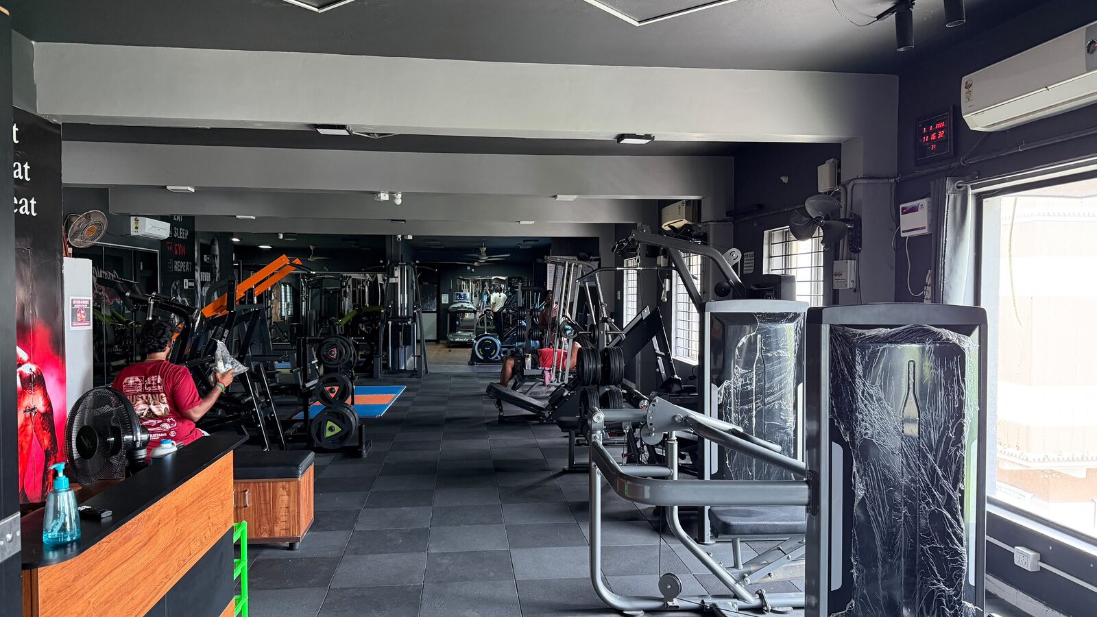 Min 2 Max Gym interior